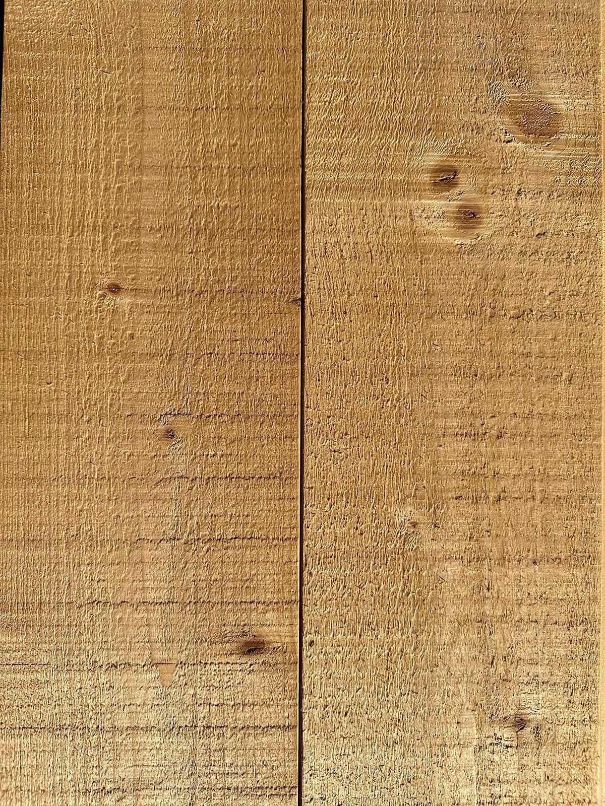 Bandsägeschnitt Fichte Nut-Feder-Profil.